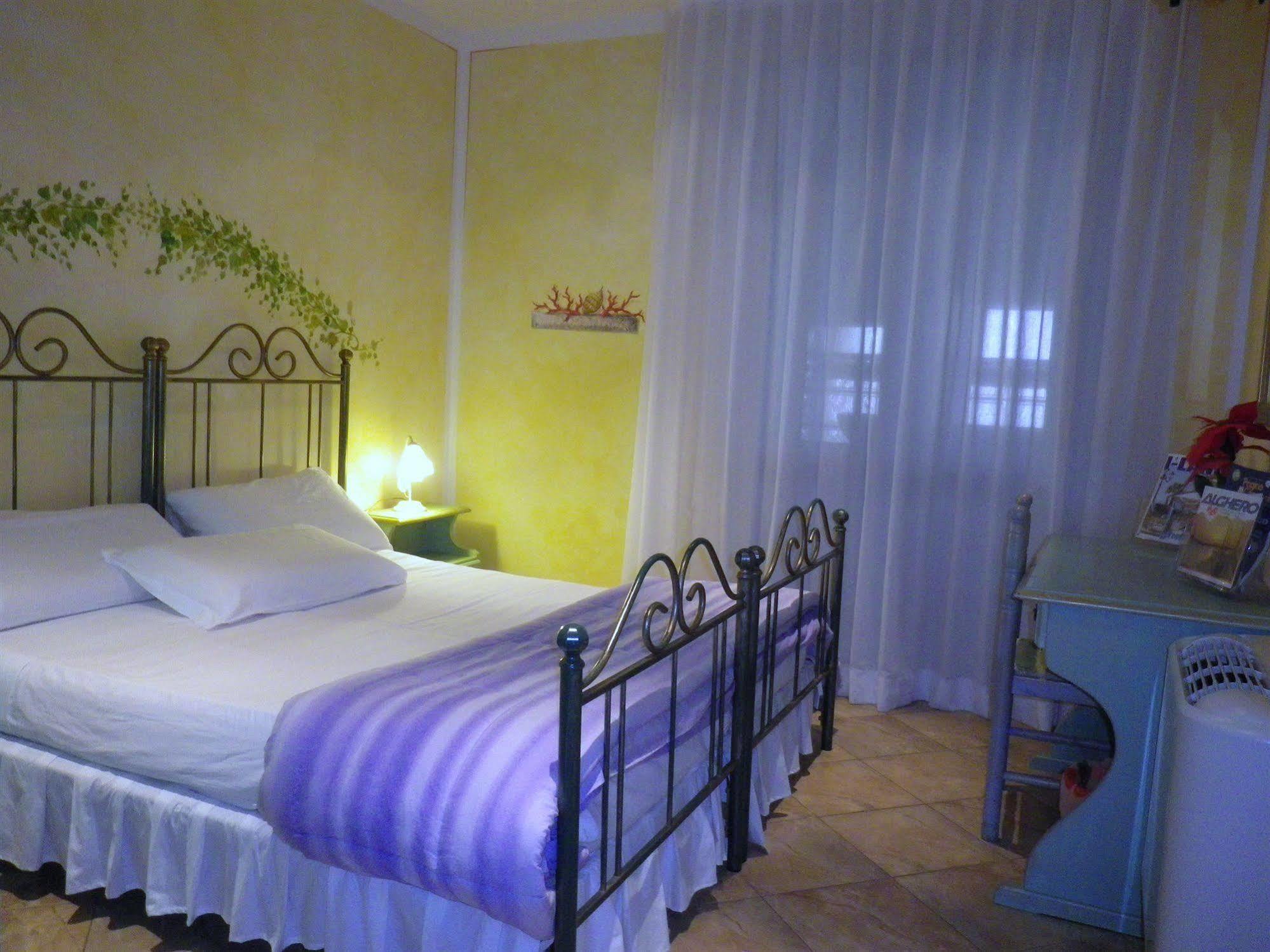 Elisart Guest House Альгеро Экстерьер фото