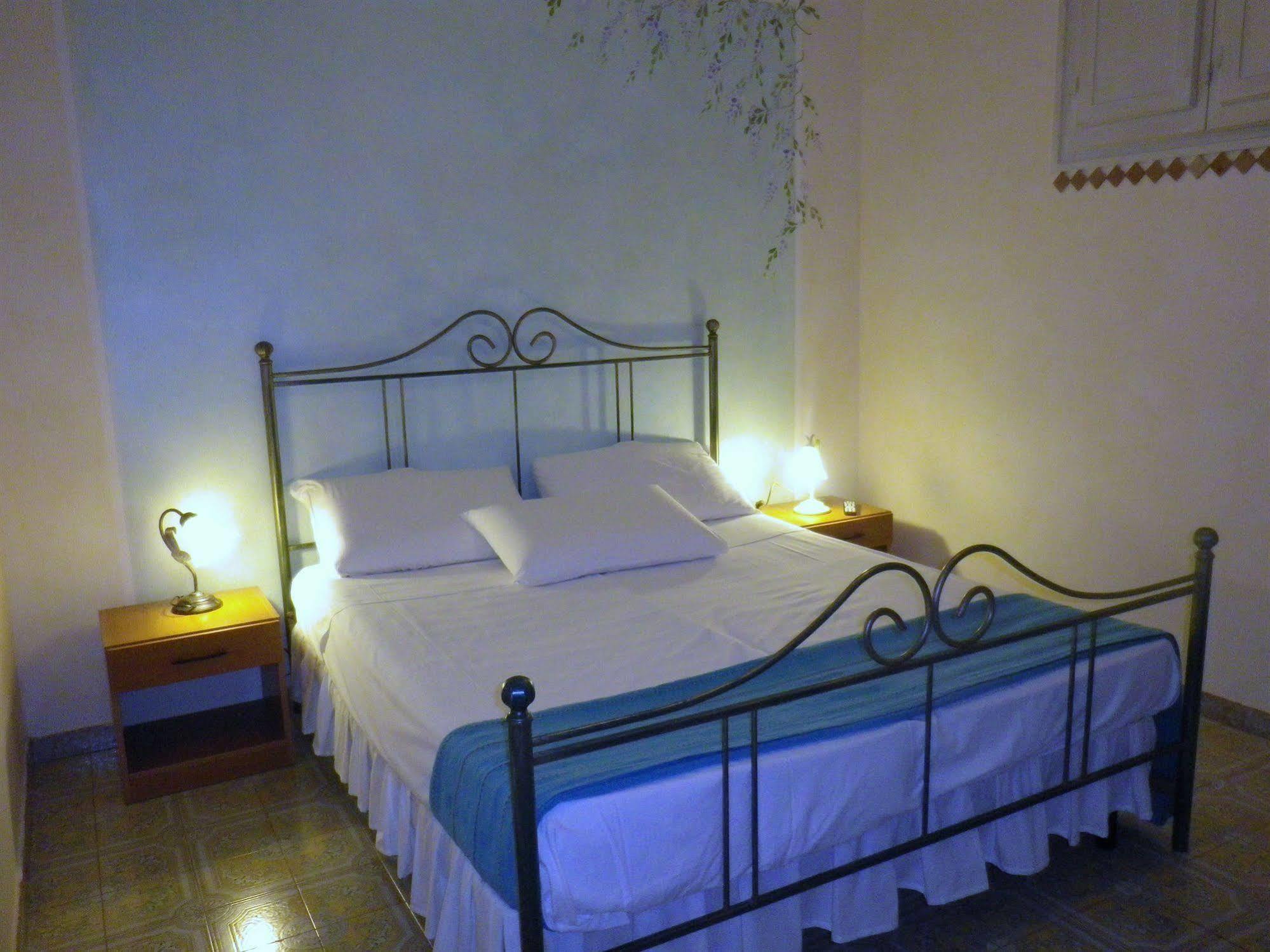 Elisart Guest House Альгеро Экстерьер фото